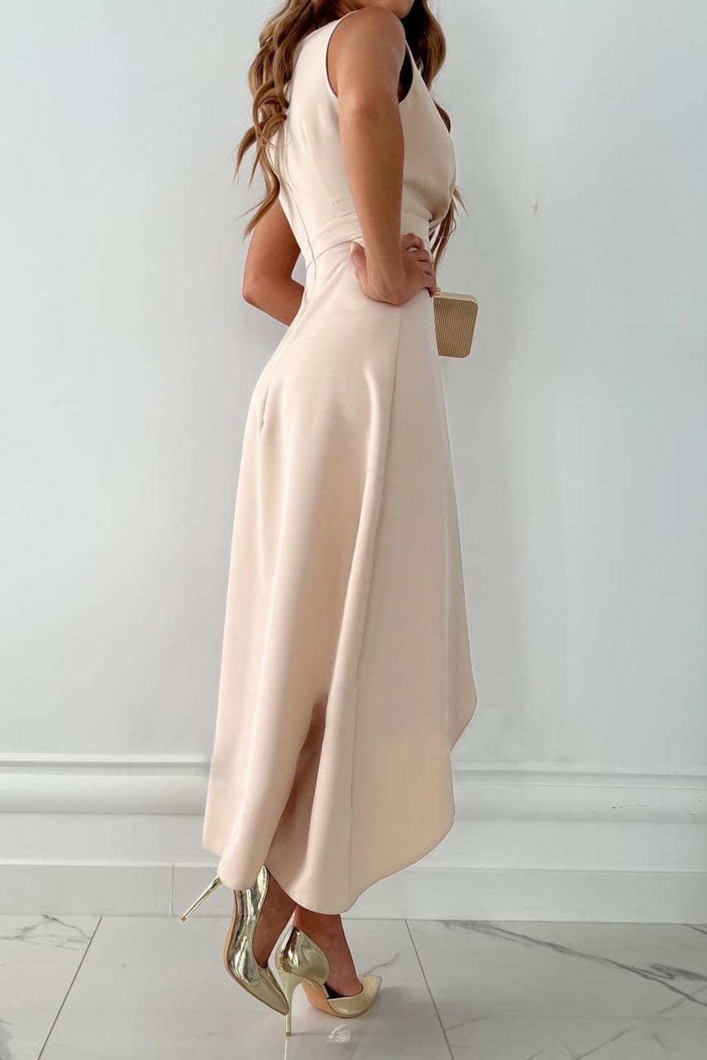 VANESSA | Vestido midi cruzado atemporal con escote en V